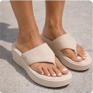Platform Wedge Toe-Post Sandal Classic Beige Women Size 8.5 NWT FITFLOP